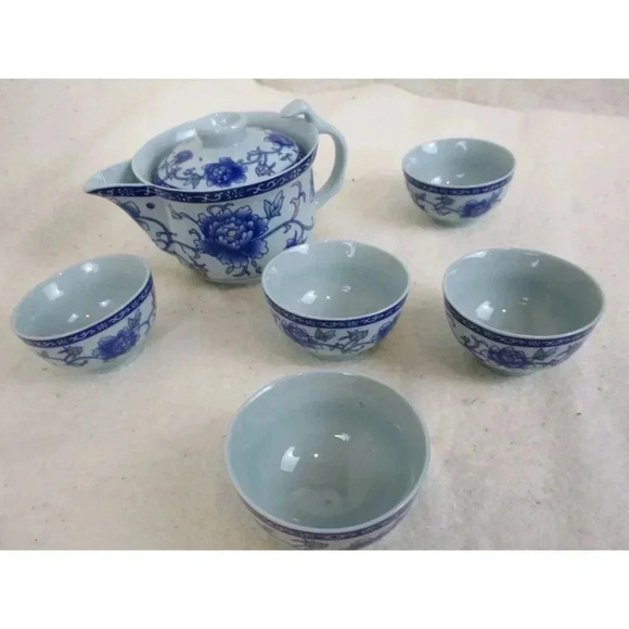 Tea Set, Blue Floral Tea set, Kettle and cups, Asian flare - Picture 6 of 8